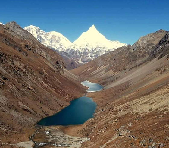 Trek to Thongbue (3,976m/13,123ft)