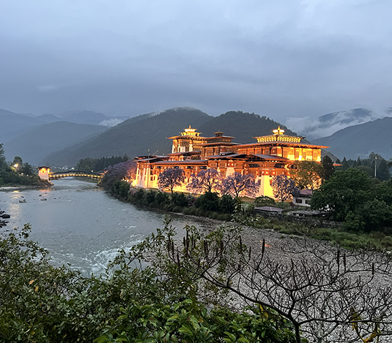 Towards ancient capital of Bhutan, Punakha (1,300m/4,500ft)