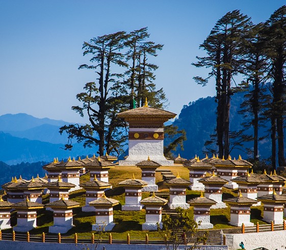 Cross over Dochula pass to Thimphu (2,400m/8,000ft)