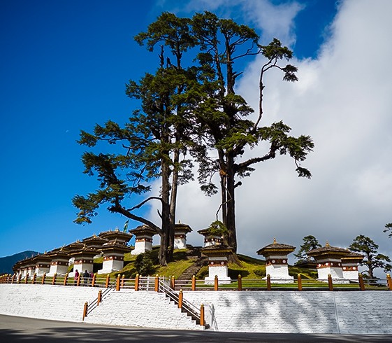 Via Dochula Pass to Punakha (1,310m /4,300ft)